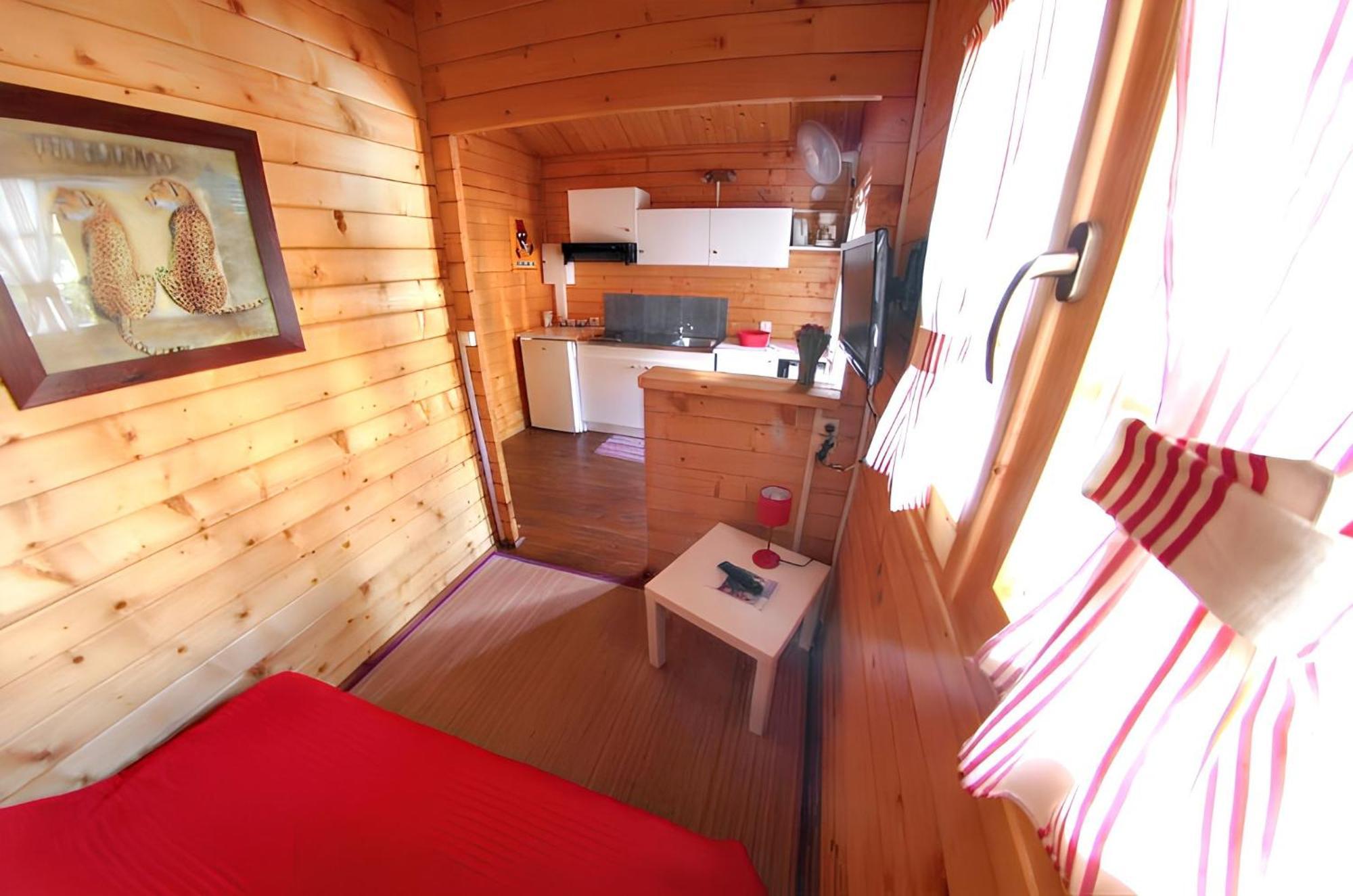 Bungalow Charmant A Saint-Joseph, Vue Sur La Piscine 外观 照片
