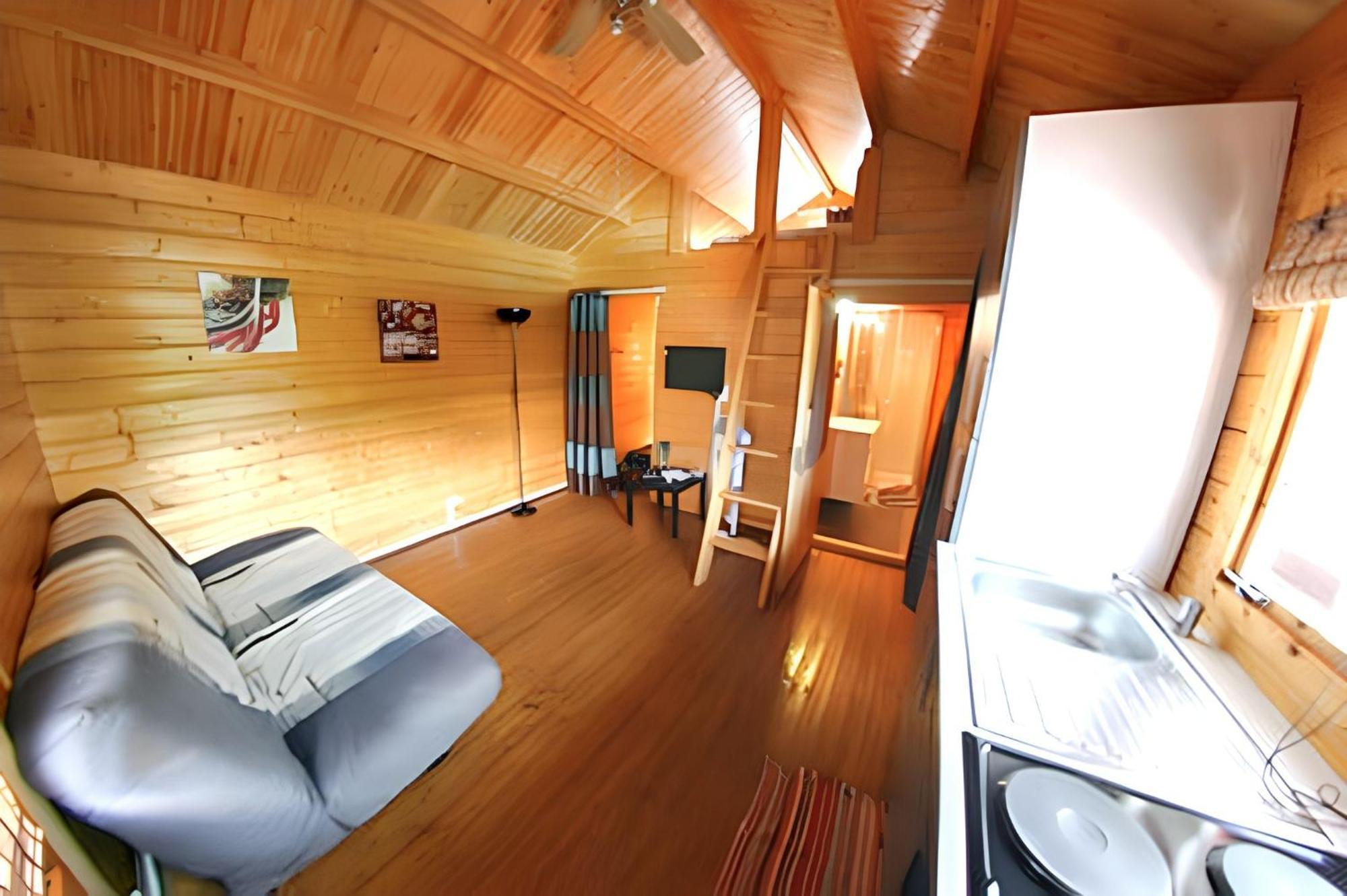 Bungalow Charmant A Saint-Joseph, Vue Sur La Piscine 外观 照片