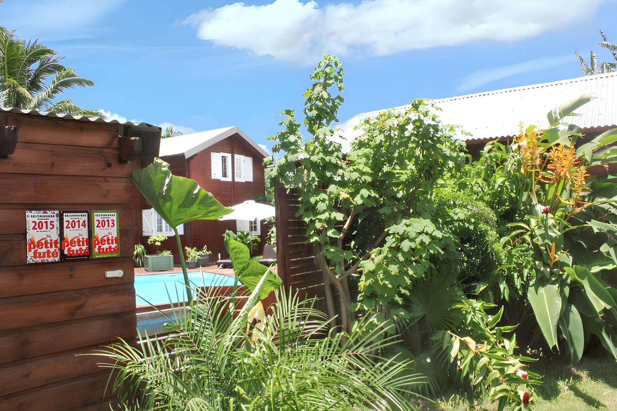 Bungalow Charmant A Saint-Joseph, Vue Sur La Piscine 外观 照片