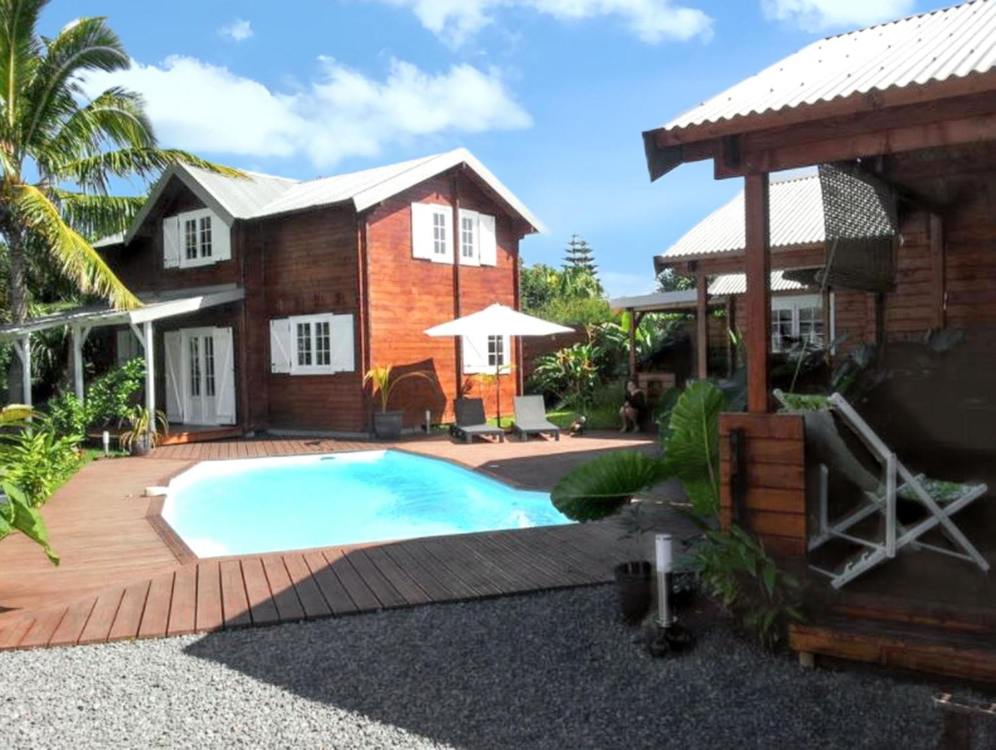Bungalow Charmant A Saint-Joseph, Vue Sur La Piscine 外观 照片