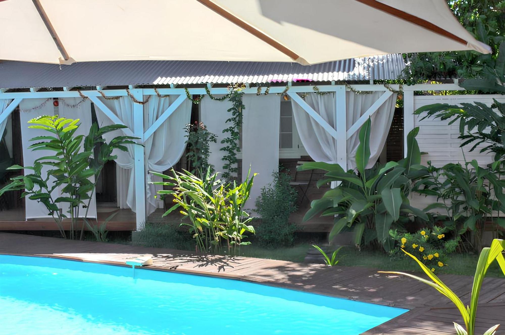 Bungalow Charmant A Saint-Joseph, Vue Sur La Piscine 外观 照片